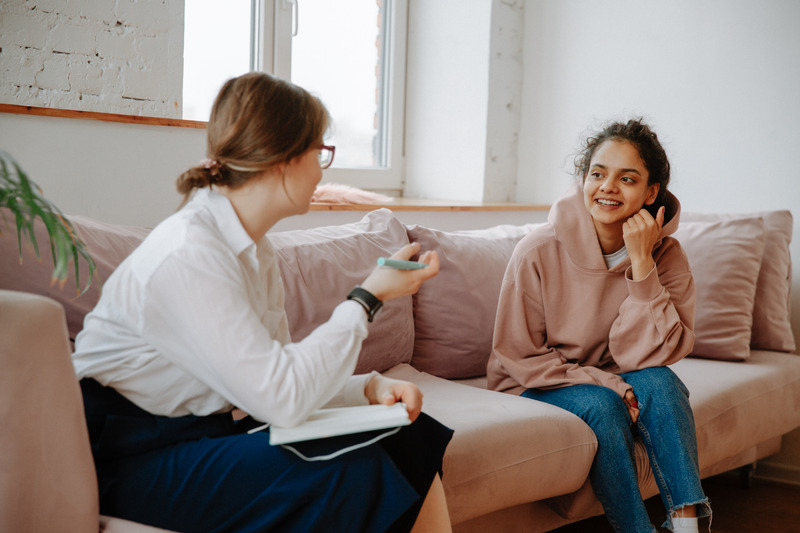 Teenage girl talking to therapist. How do you find a therapist for your child?